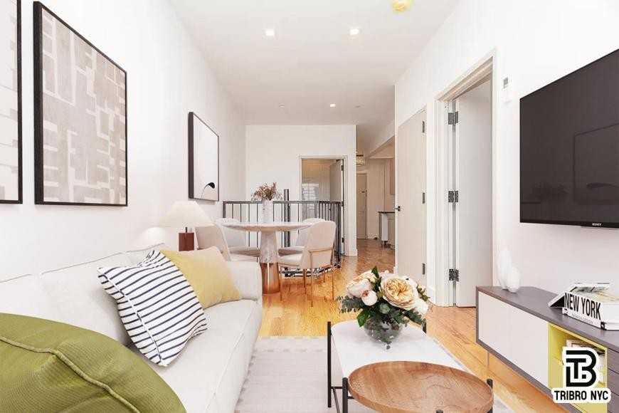 1068 Putnam Ave - Photo 2 of 7