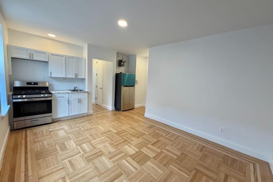 187 Pinehurst Ave - Photo 3 of 6