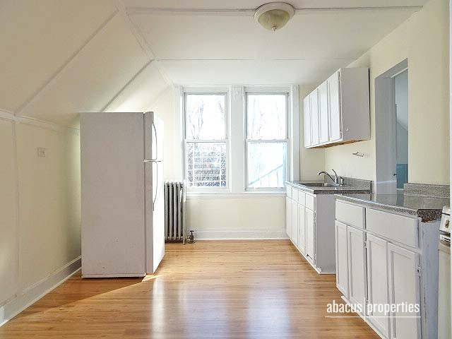 712 Ditmas Ave - Photo 4 of 7
