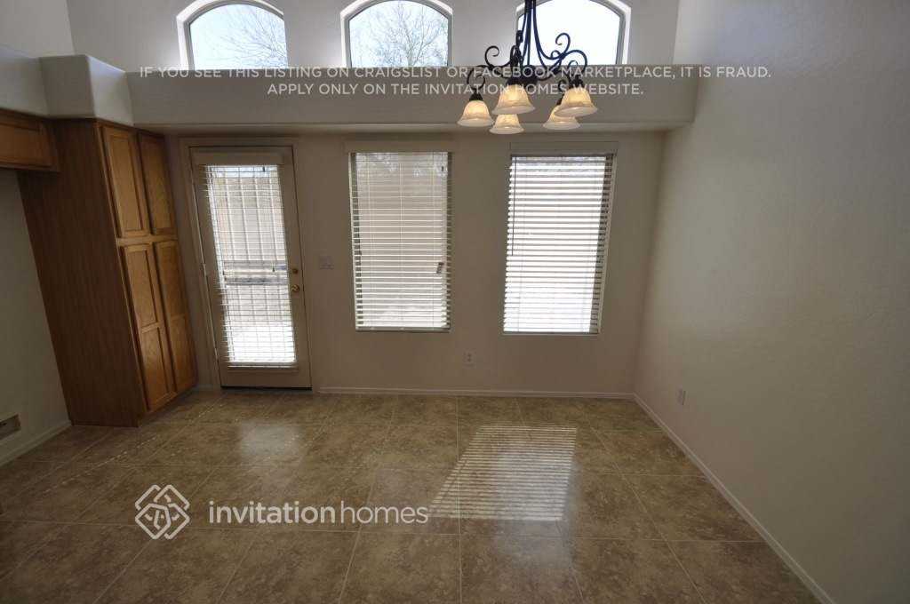 10541 W Almeria Rd - Photo 4 of 19