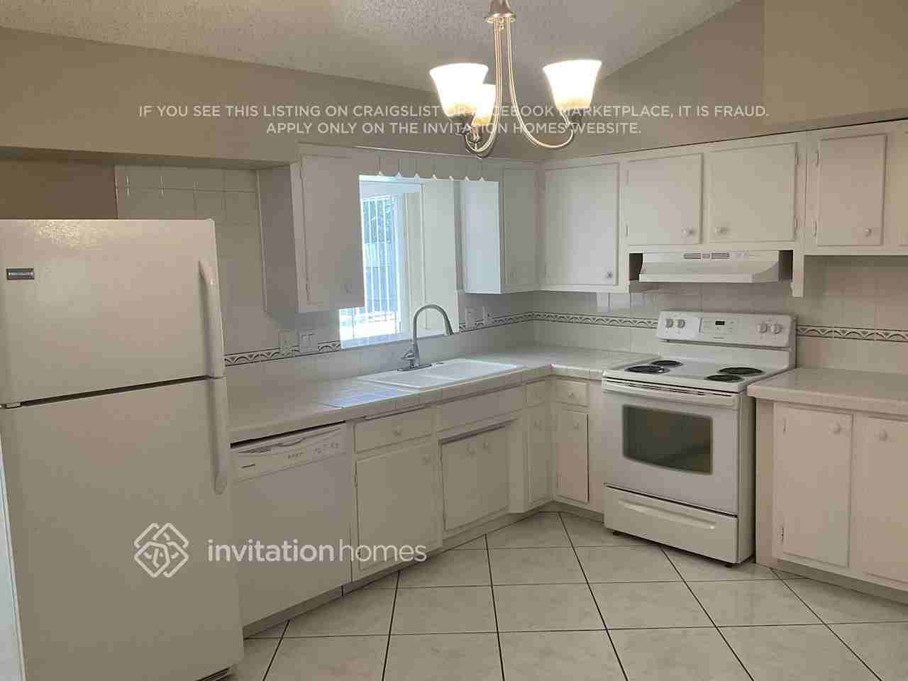 981 Porter Dr - Photo 3 of 14