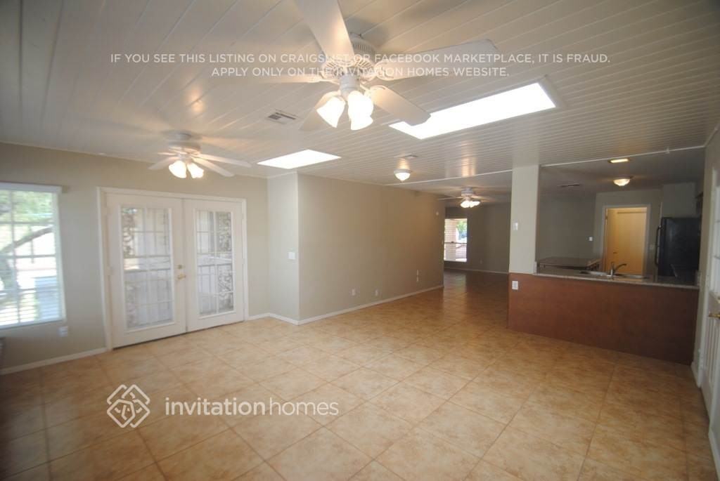 656 S Robin Ln - Photo 3 of 13