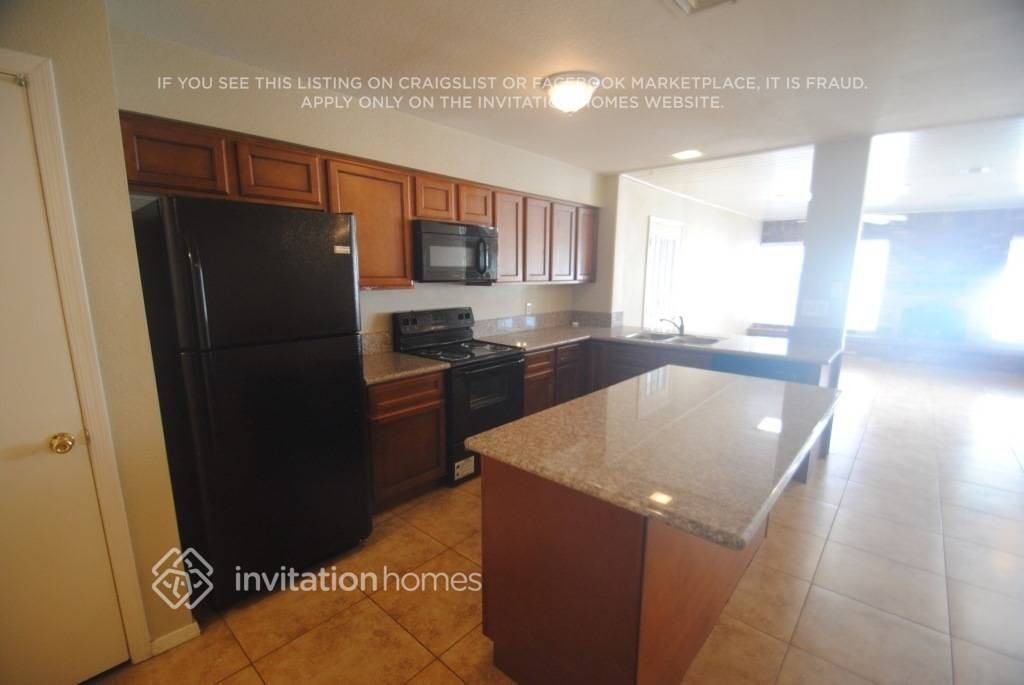 656 S Robin Ln - Photo 4 of 13