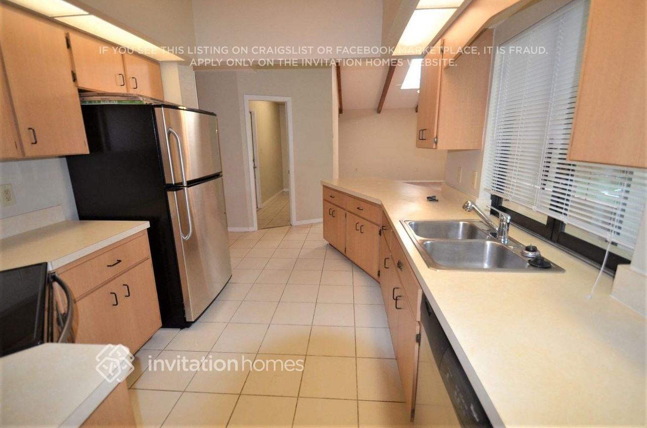 1235 Sheridan Dr Nw - Photo 3 of 16