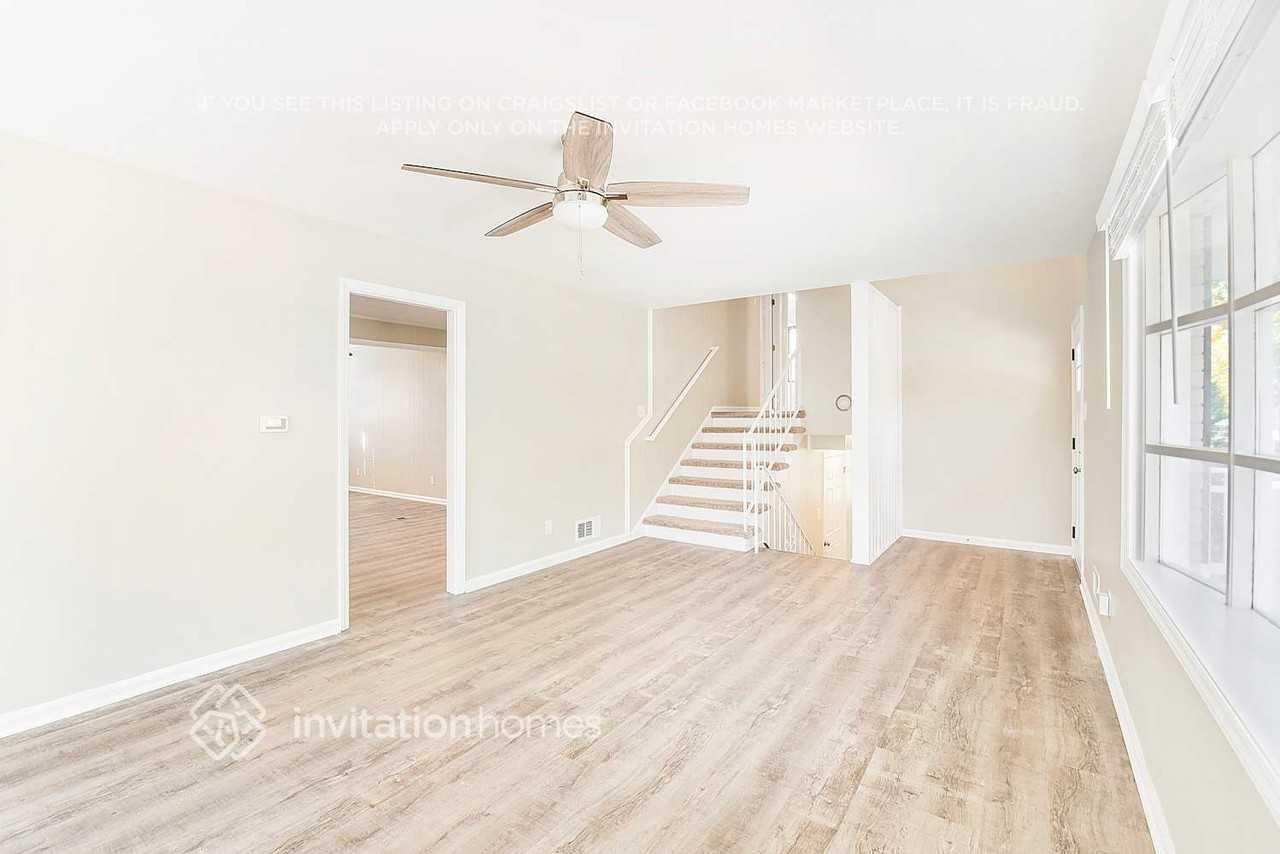 3938 Somerdale Ln - Photo 4 of 25
