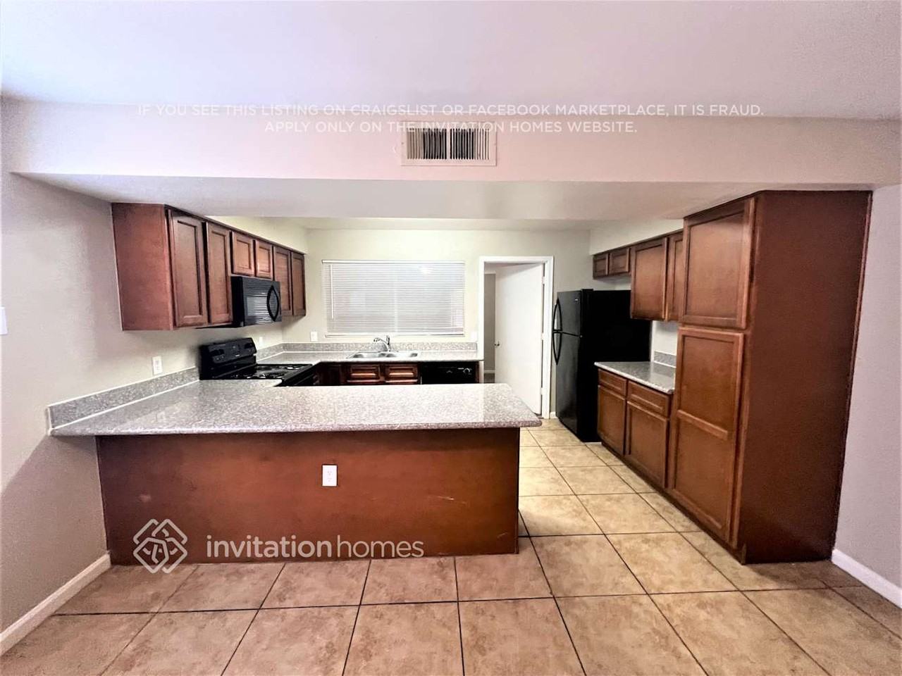 1021 S Revere - Photo 3 of 8
