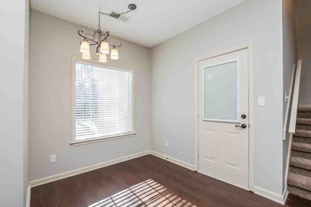 8725 Macon Rd - Photo 4 of 15