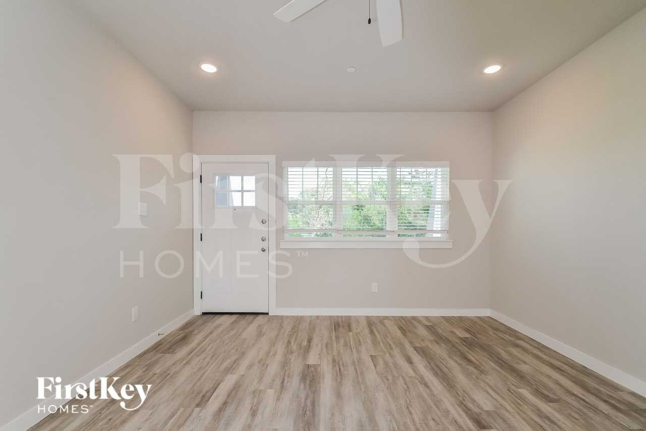 342 Niki Dr - Photo 3 of 16