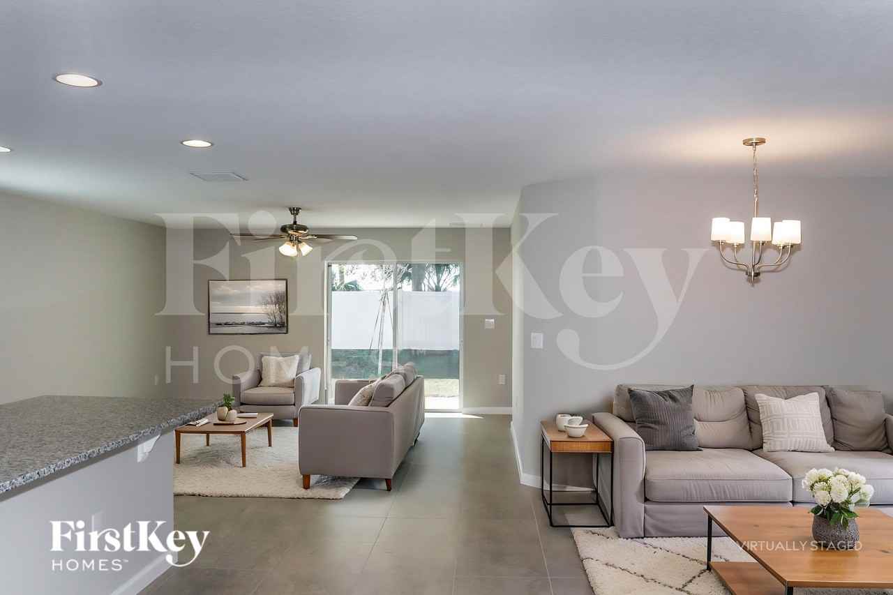 445 Earheart Dr - Photo 3 of 19