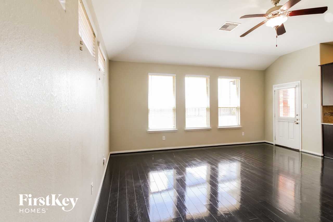 4410 Brenta Mountain Ln - Photo 4 of 15