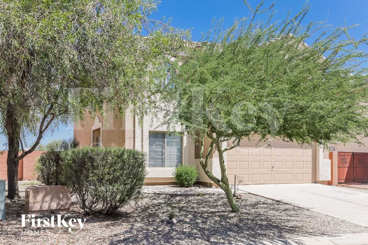 23905 N Oasis Blvd - Photo 2 of 15
