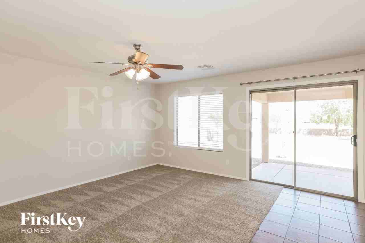23905 N Oasis Blvd - Photo 3 of 15