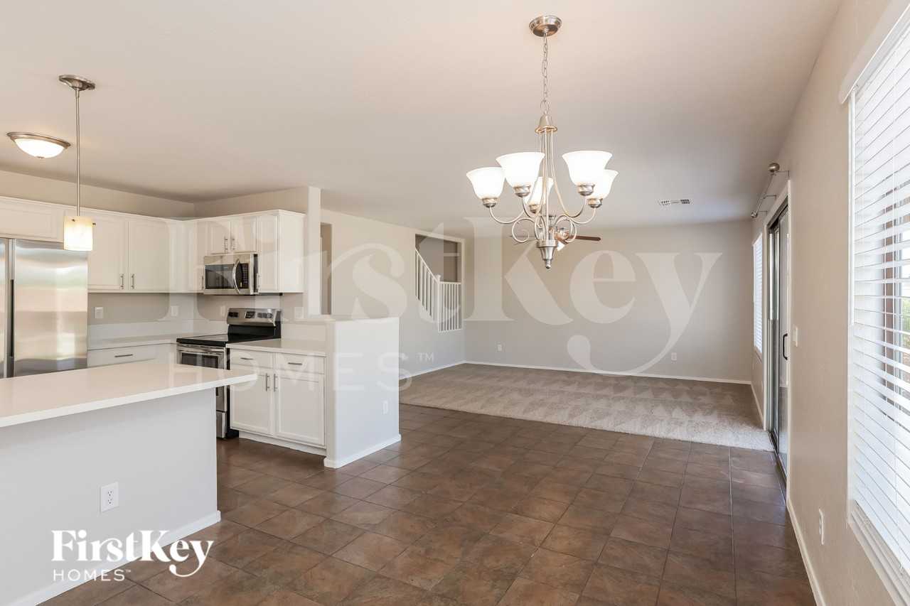 23905 N Oasis Blvd - Photo 4 of 15