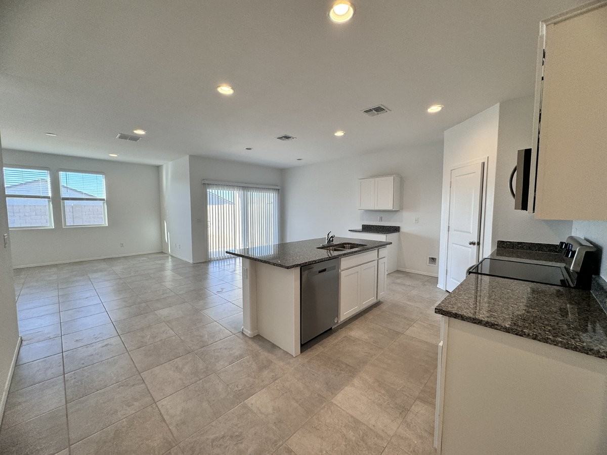 1137 W Chimes Tower Dr - Photo 5 of 50