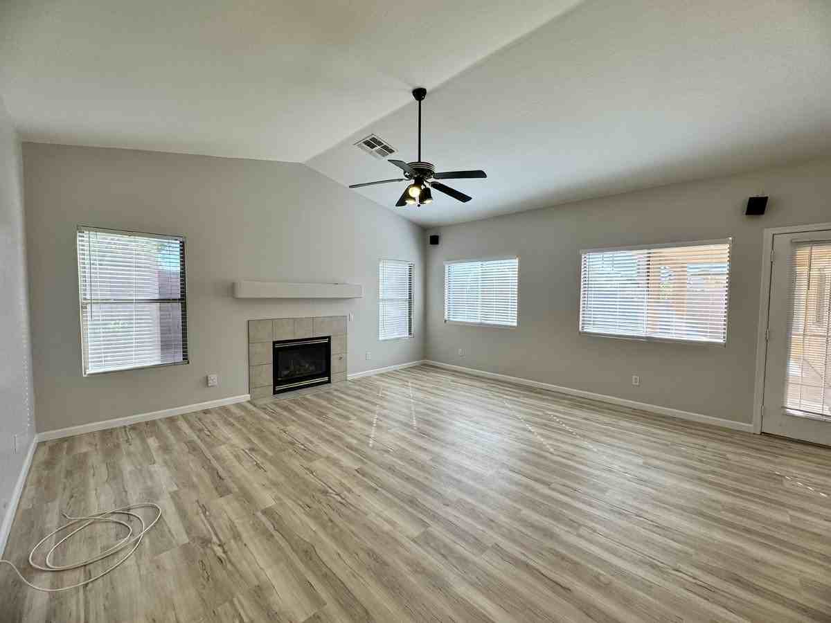 495 N Bluejay Dr - Photo 2 of 46
