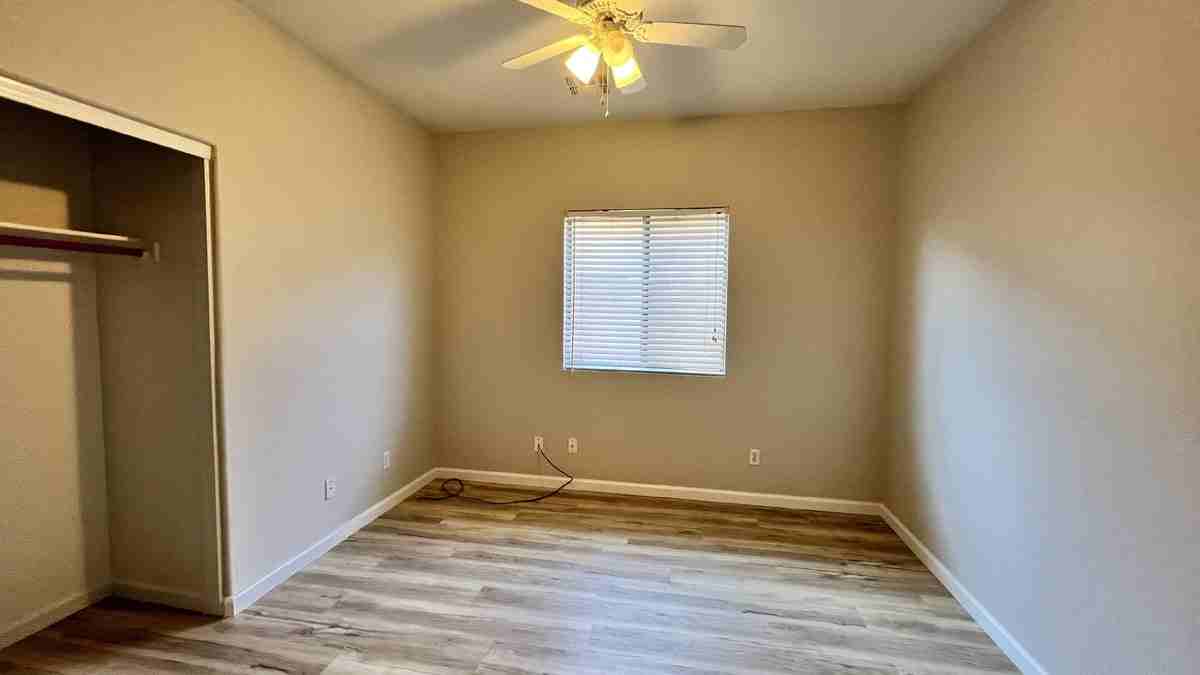 495 N Bluejay Dr - Photo 3 of 46