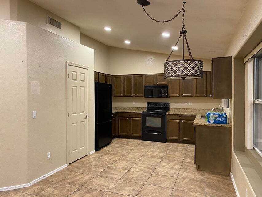 870 N Madrid Ln - Photo 3 of 37