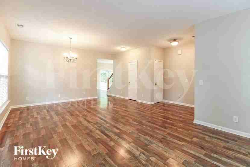 4707 Shady Oak Dr - Photo 3 of 15