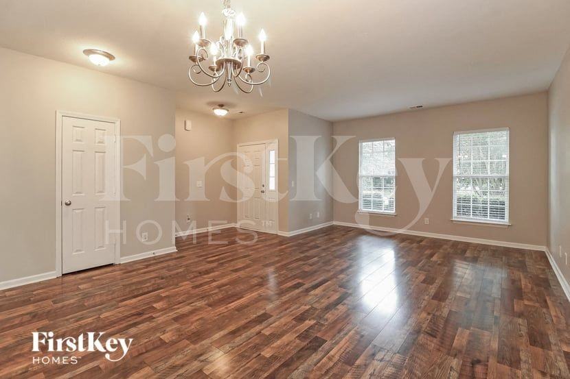 4707 Shady Oak Dr - Photo 4 of 15