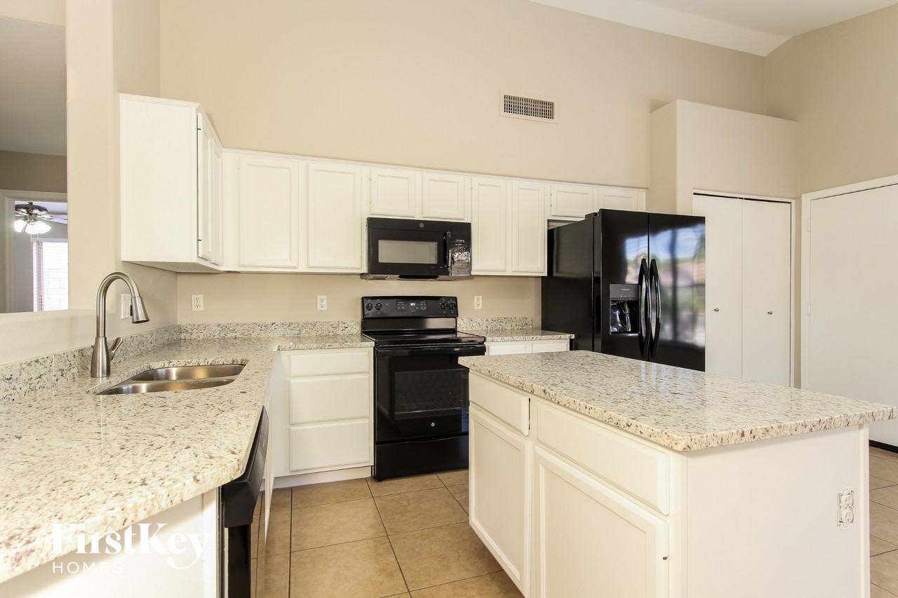 7225 W Blackhawk Dr - Photo 4 of 15