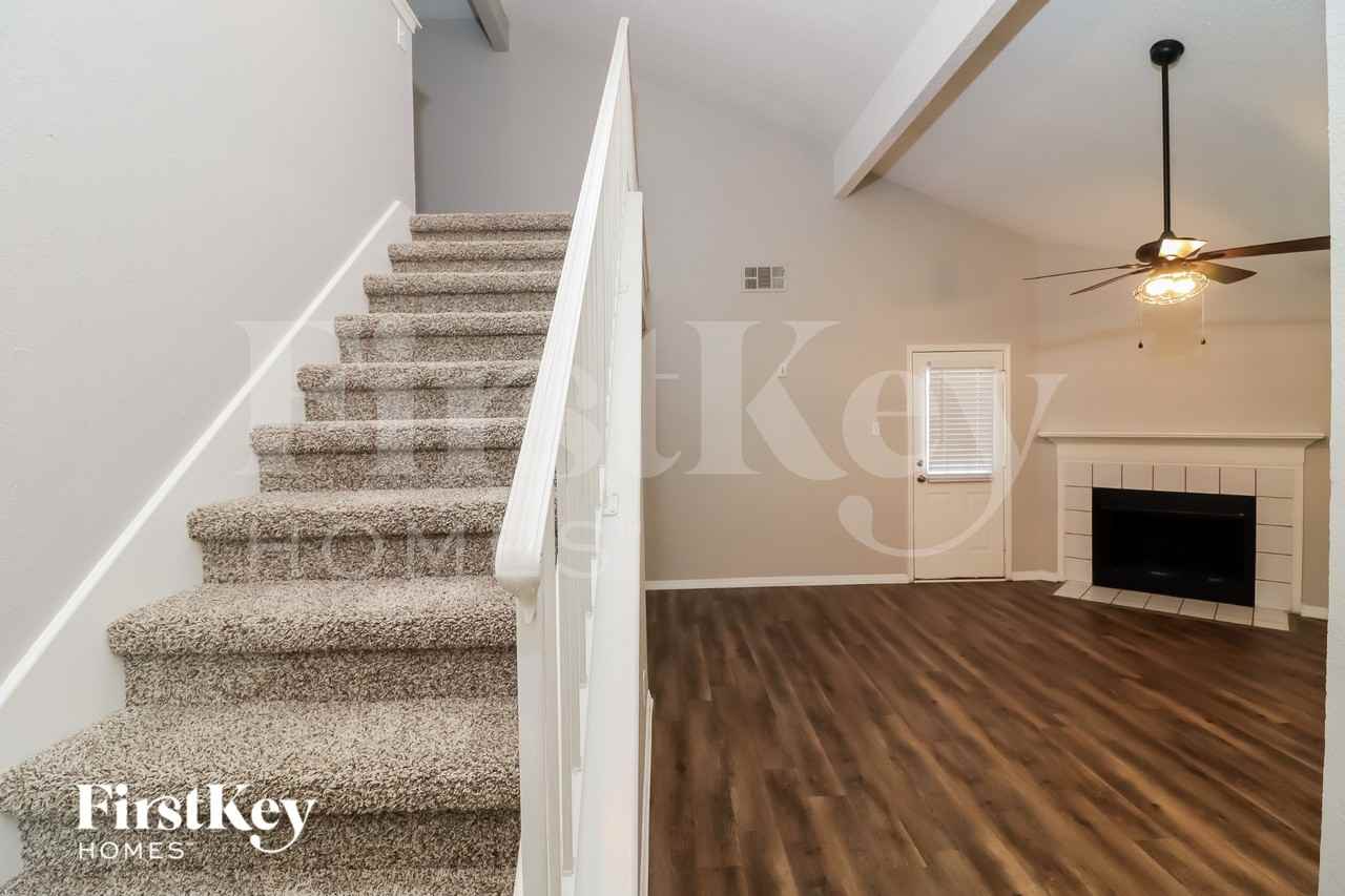 1720 Whispering Cove Trl - Photo 2 of 15