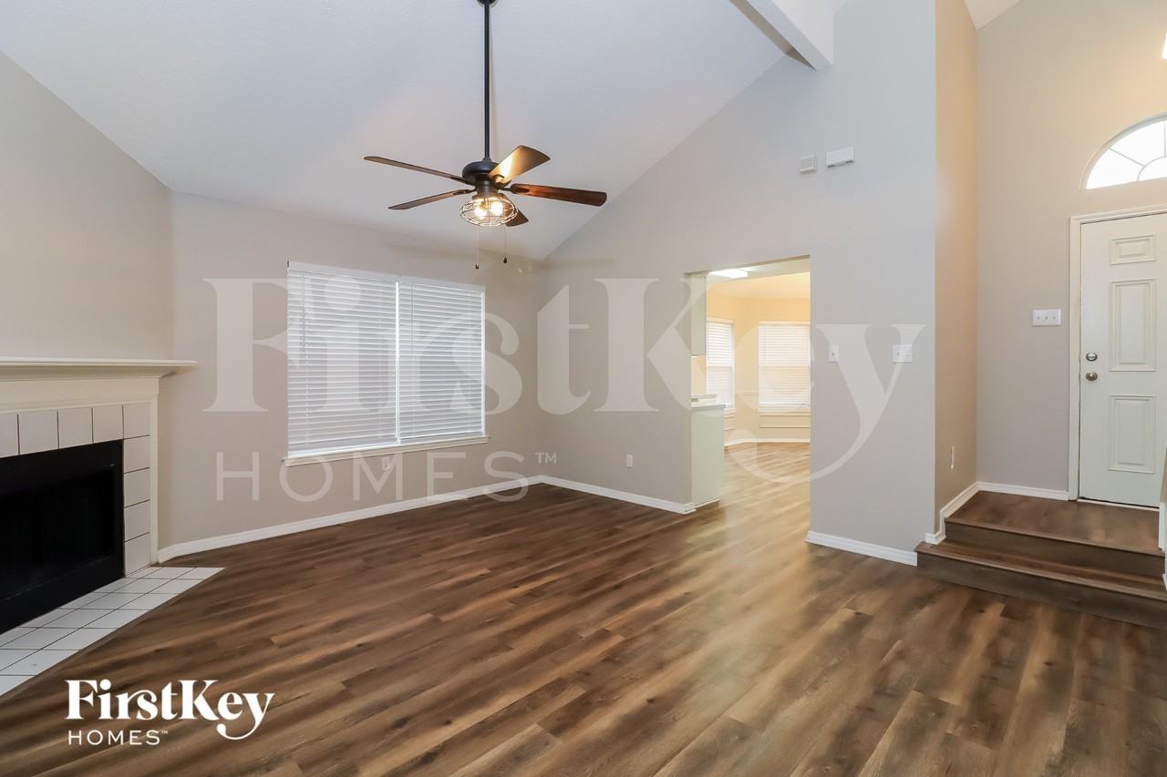 1720 Whispering Cove Trl - Photo 5 of 15