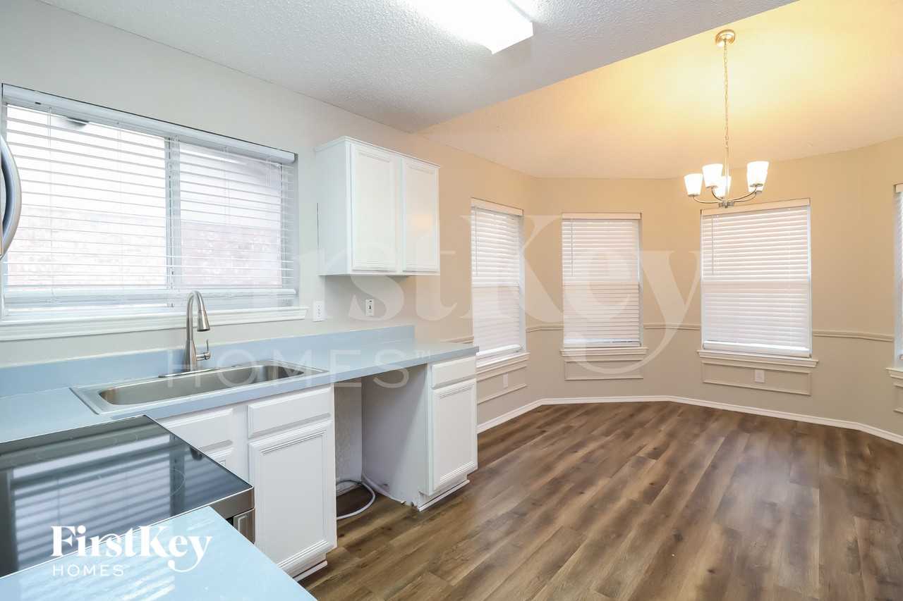 1720 Whispering Cove Trl - Photo 6 of 15