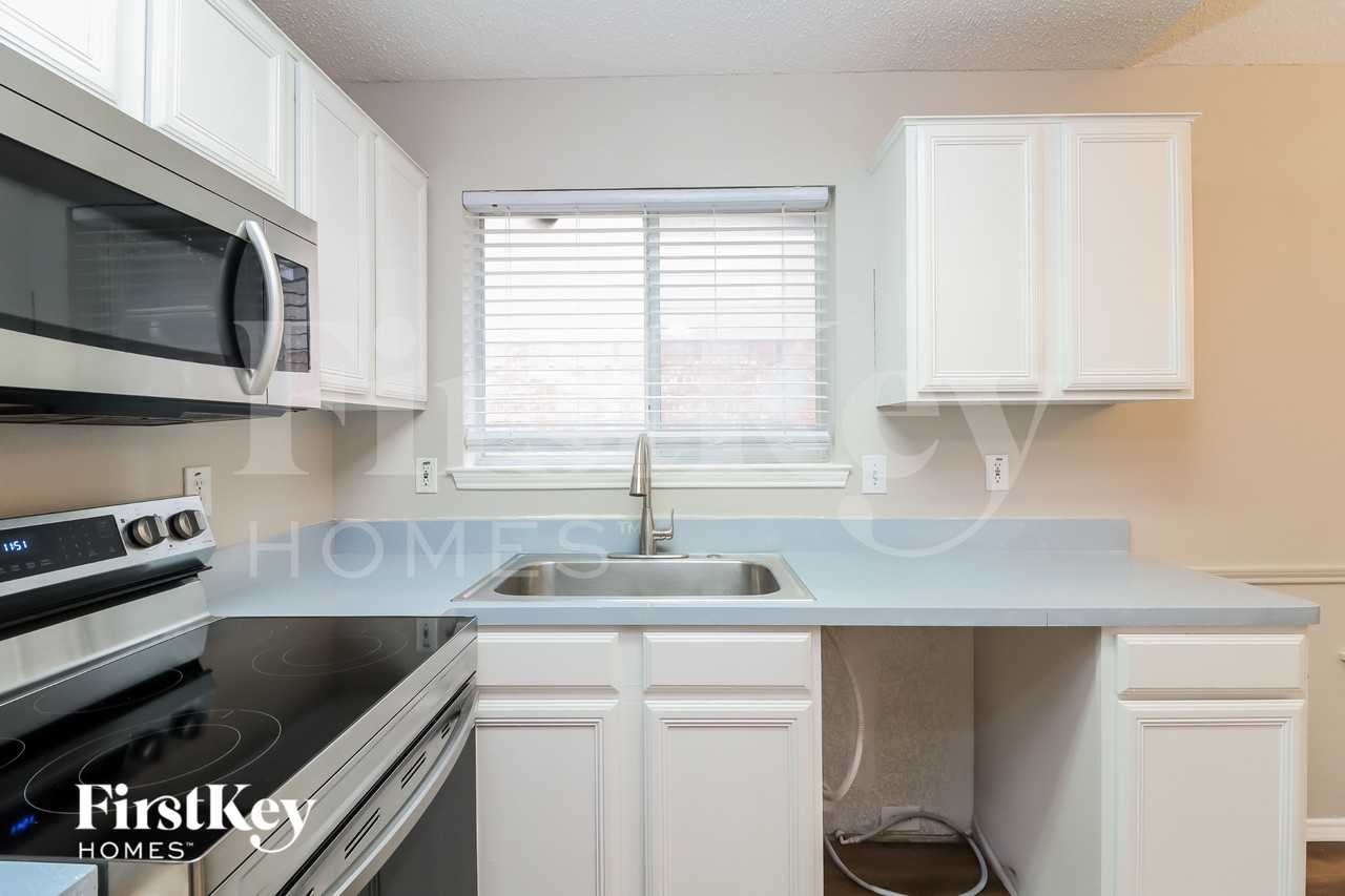 1720 Whispering Cove Trl - Photo 7 of 15