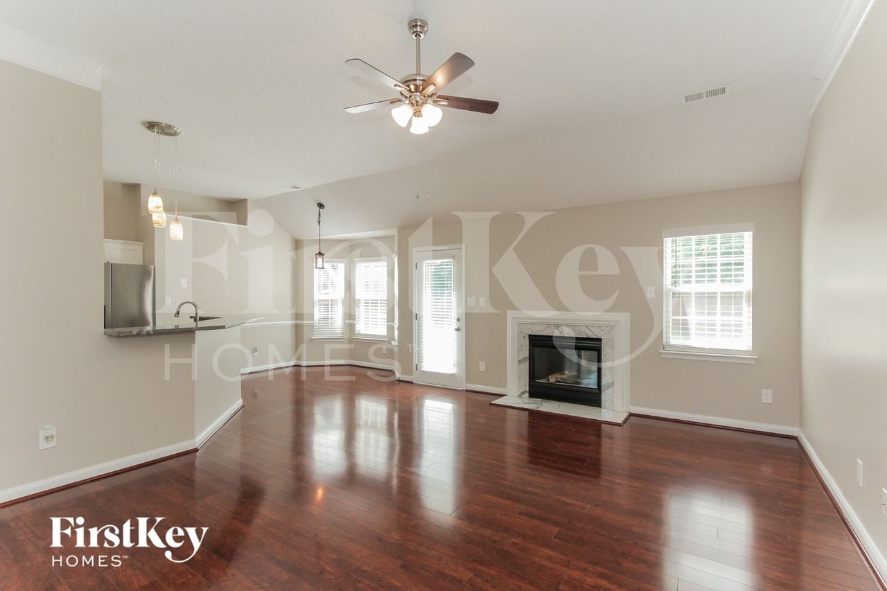 2816 Emerald Meadow Ln - Photo 4 of 15