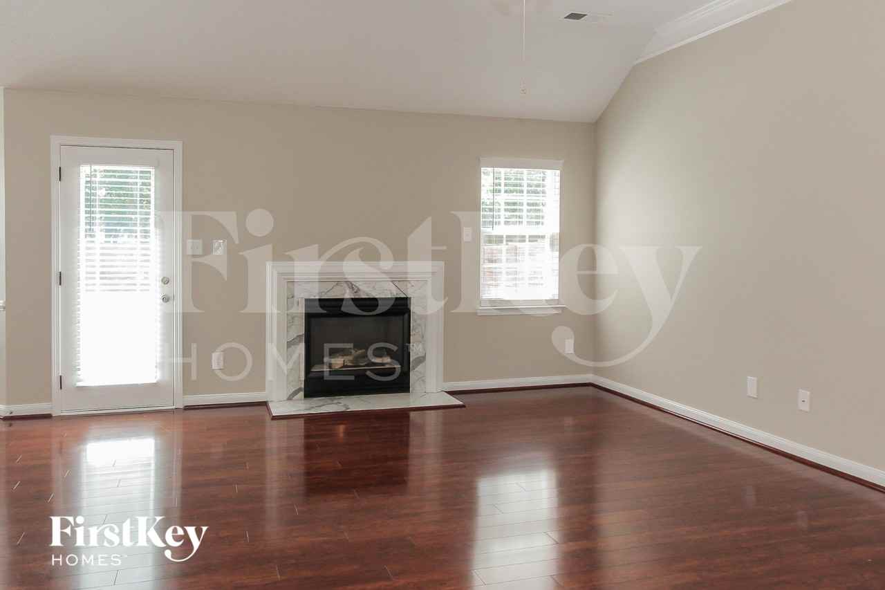 2816 Emerald Meadow Ln - Photo 5 of 15