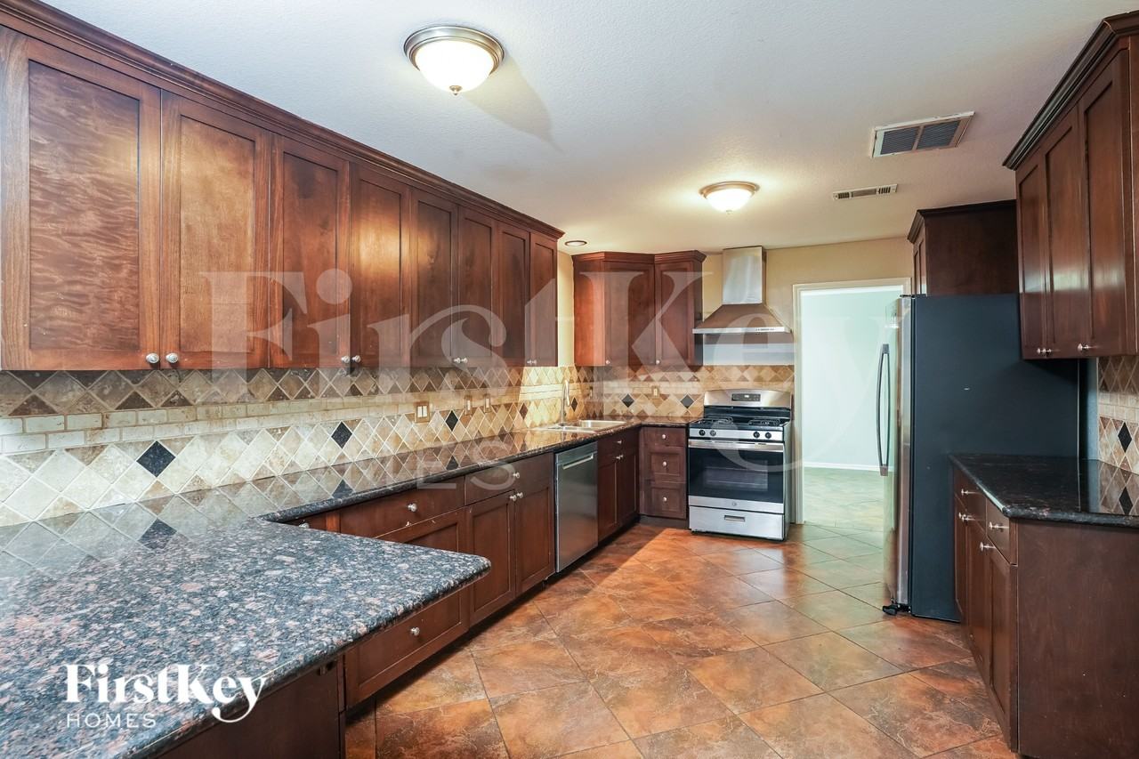 12523 Mill Ridge Dr - Photo 6 of 16