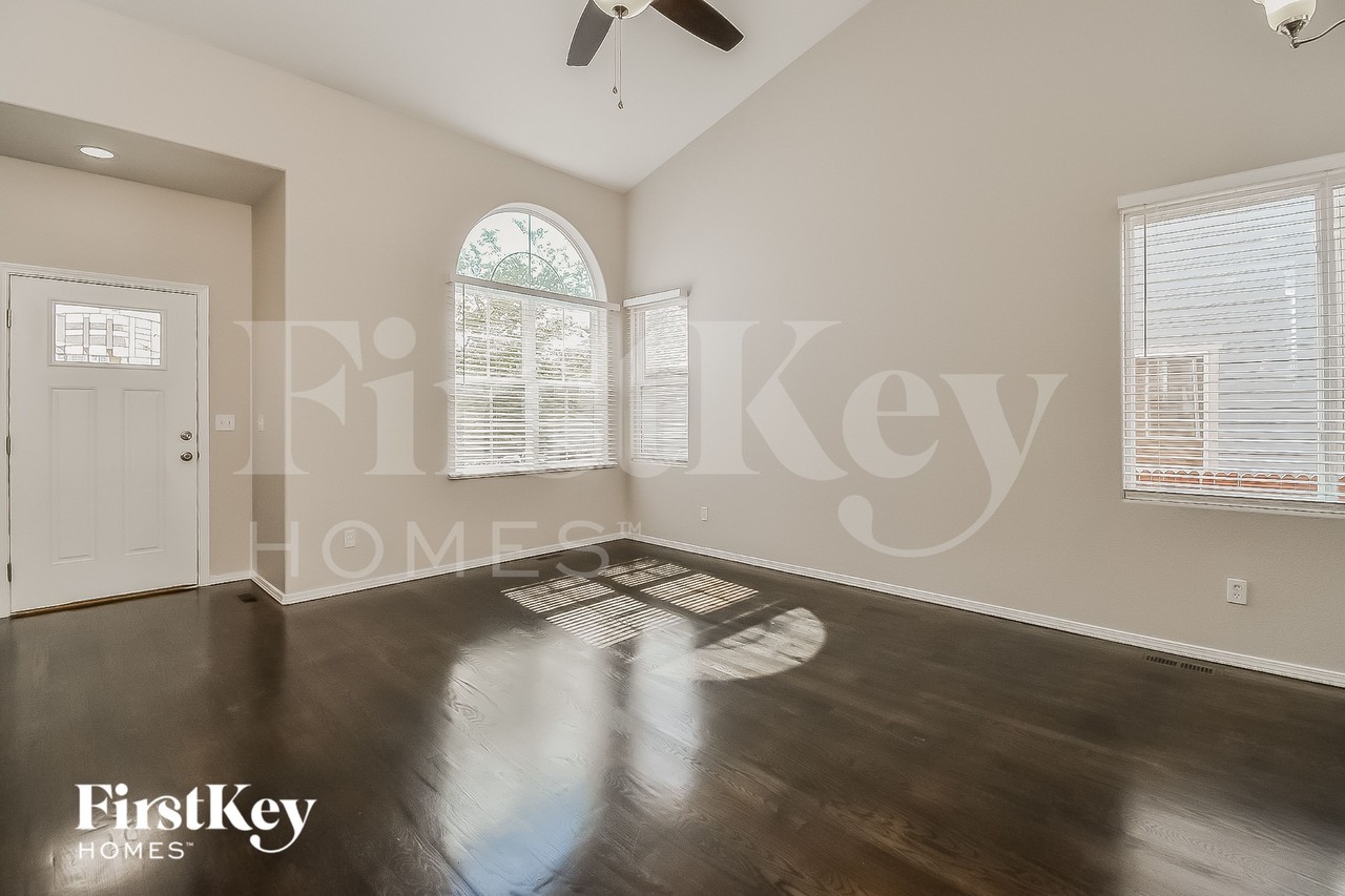 10116 Kings Canyon Dr - Photo 2 of 15