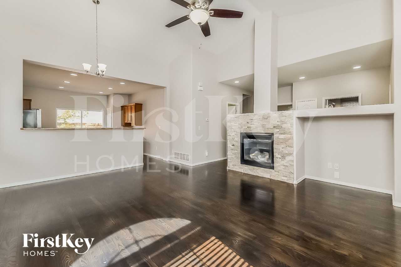 10116 Kings Canyon Dr - Photo 3 of 15
