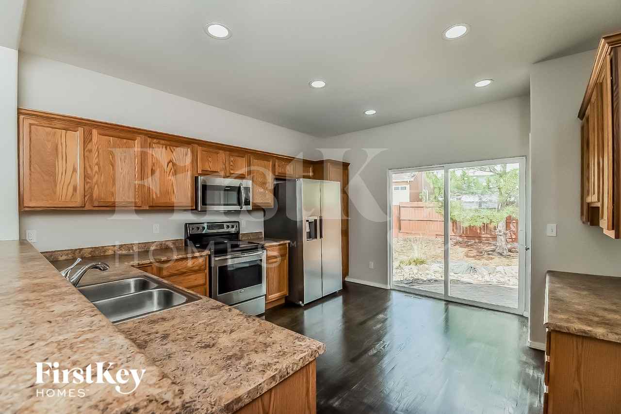 10116 Kings Canyon Dr - Photo 5 of 15