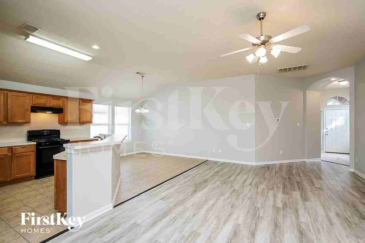 4531 Bridgevillage Dr - Photo 5 of 16
