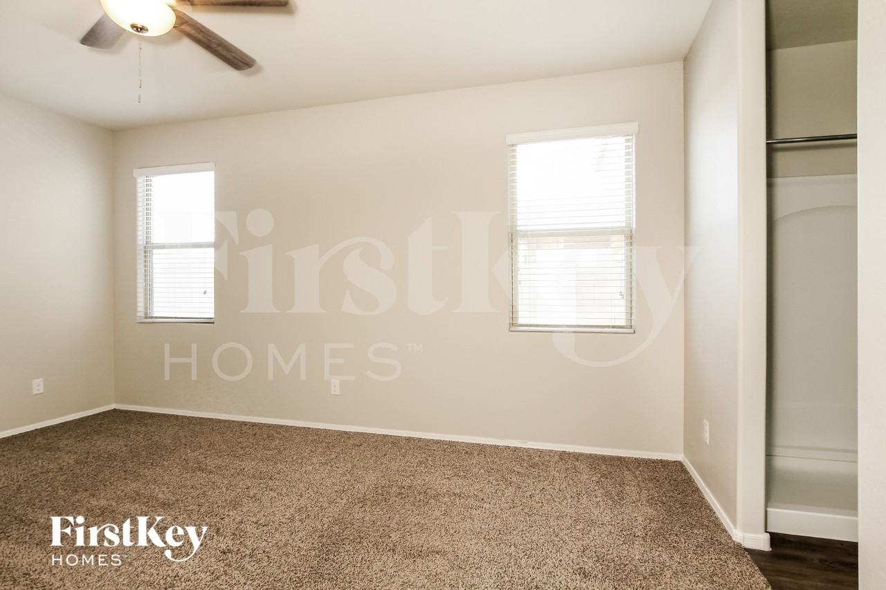 2635 W Tamarisk Ave - Photo 7 of 15