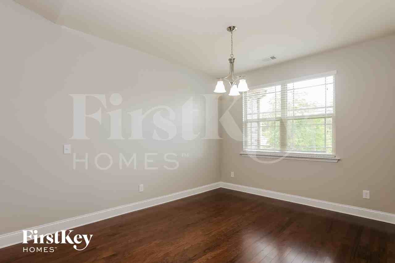 1022 Yorkshire Dr - Photo 3 of 15