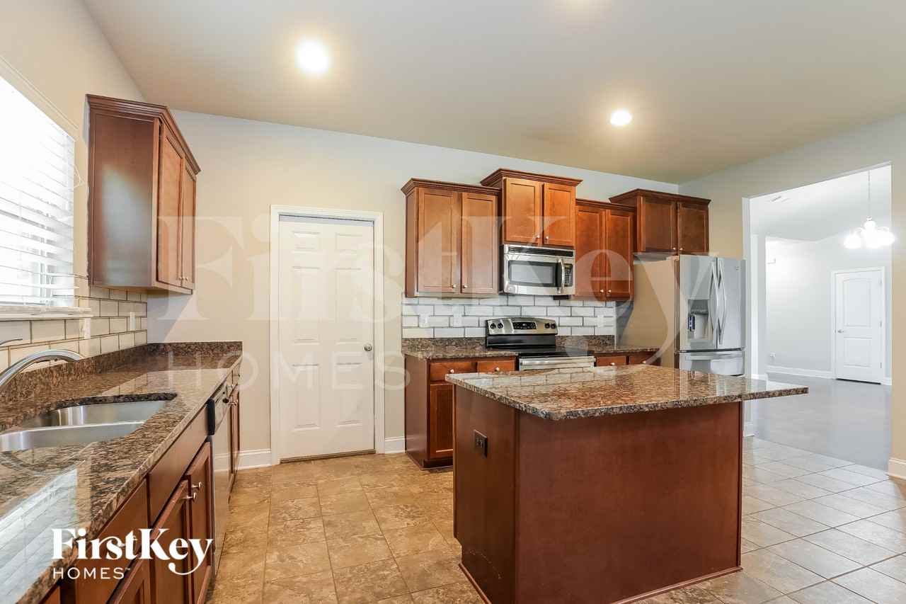 1022 Yorkshire Dr - Photo 6 of 15