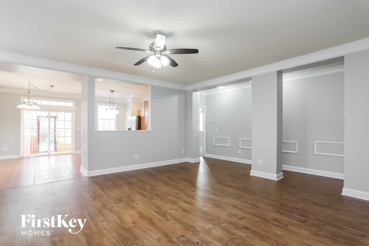 182 Norwich Dr - Photo 3 of 14