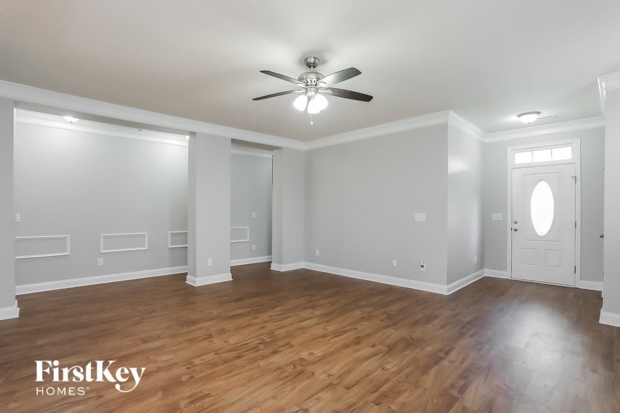 182 Norwich Dr - Photo 4 of 14