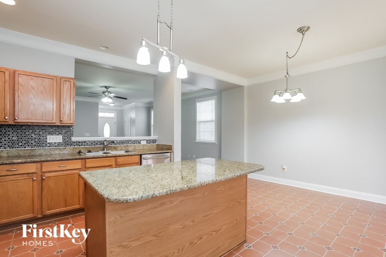 182 Norwich Dr - Photo 5 of 14