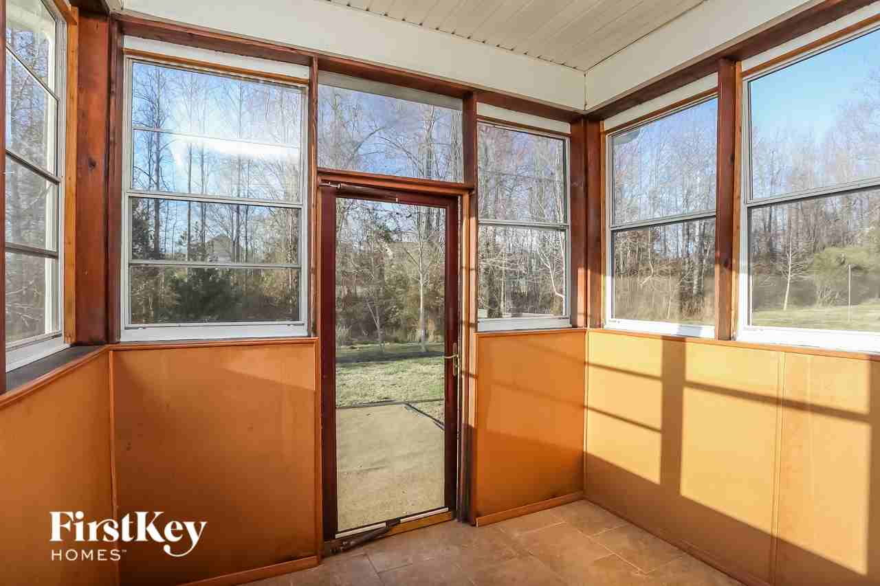 182 Norwich Dr - Photo 7 of 14