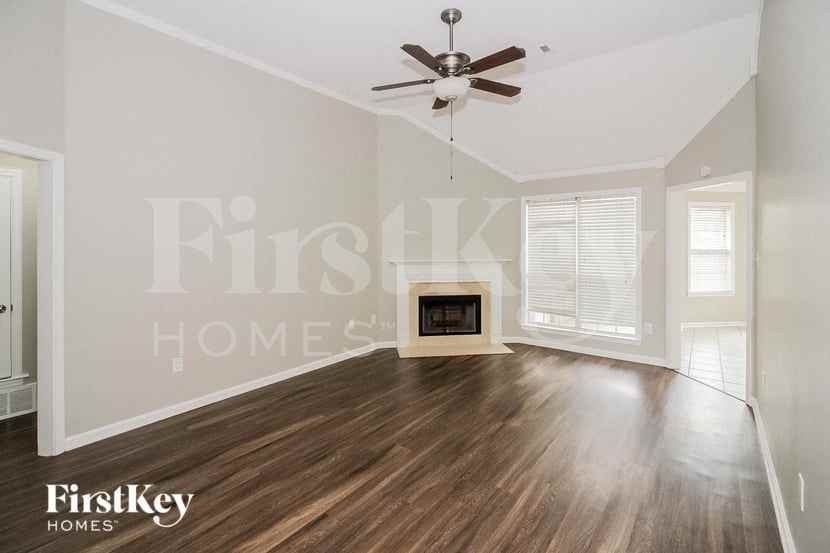 8788 Overcup Oaks Dr - Photo 3 of 15
