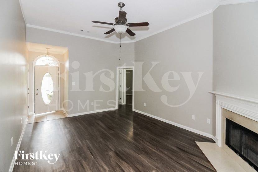 8788 Overcup Oaks Dr - Photo 4 of 15