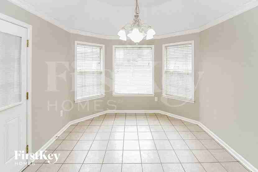 8788 Overcup Oaks Dr - Photo 5 of 15