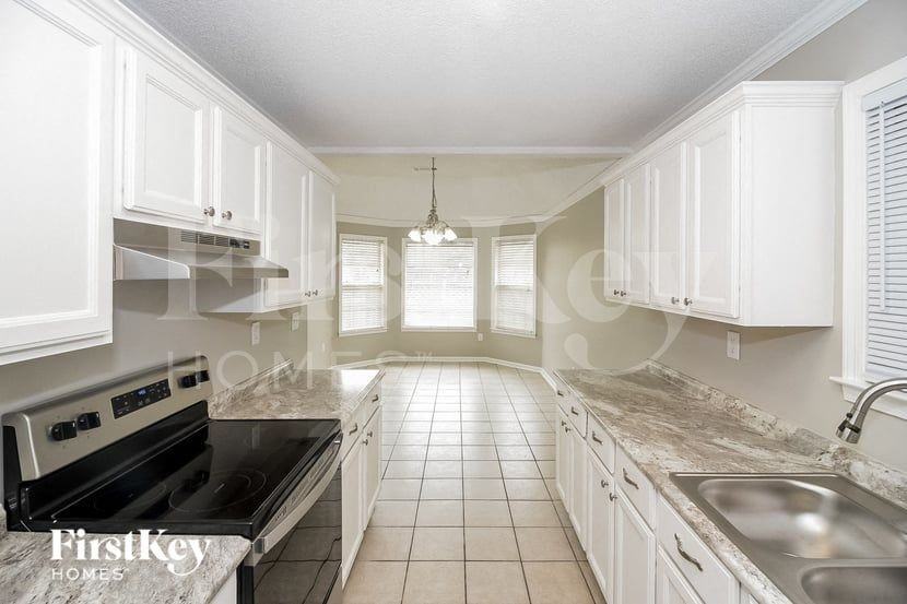 8788 Overcup Oaks Dr - Photo 6 of 15