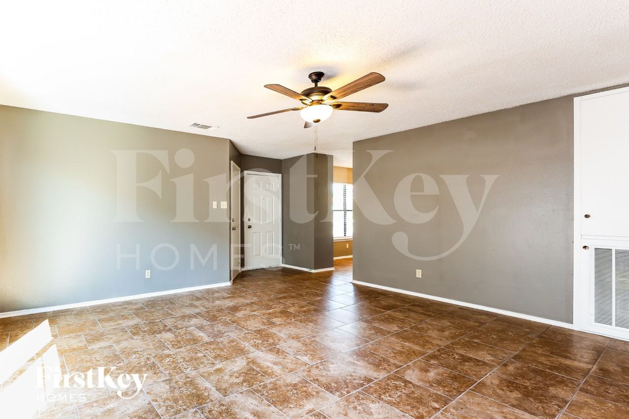 6907 Saharastone Dr - Photo 3 of 15