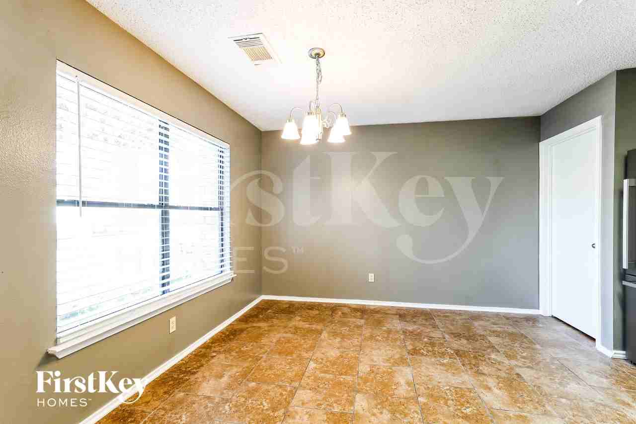 6907 Saharastone Dr - Photo 4 of 15