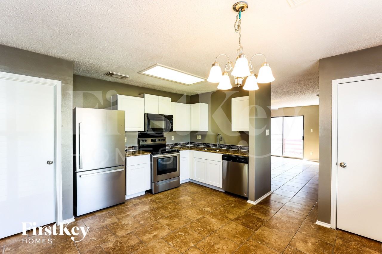 6907 Saharastone Dr - Photo 6 of 15