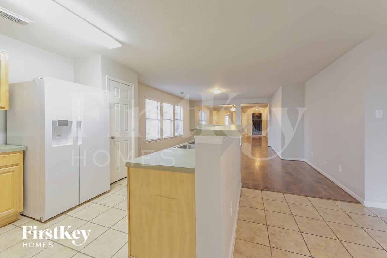 29311 Legends Hill Dr - Photo 6 of 16